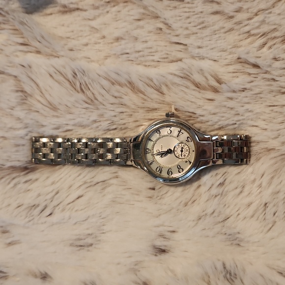 Philip Stein Womens Silver Watch with Mother of Pearl Face - Picture 4 of 4